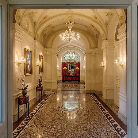 Le Palais Art Hotel